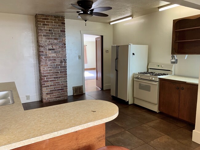 Building Photo - 1423 S 1400 E