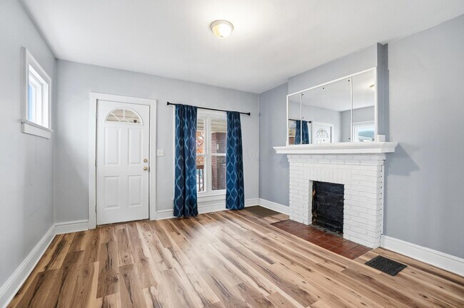 Foto del edificio - 212 E Hudson St