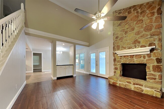Building Photo - 2814 Golden Leaf Dr