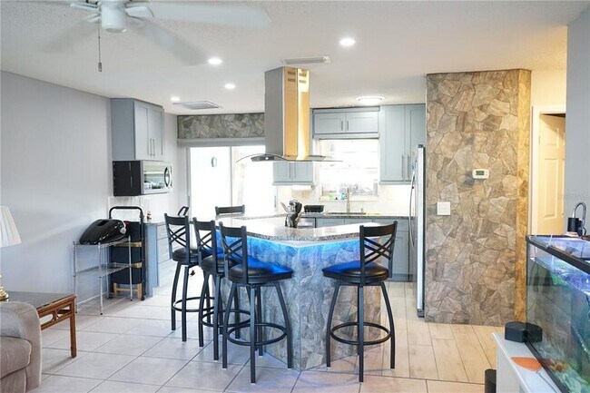 Foto del edificio - 424 Lake Point Ct
