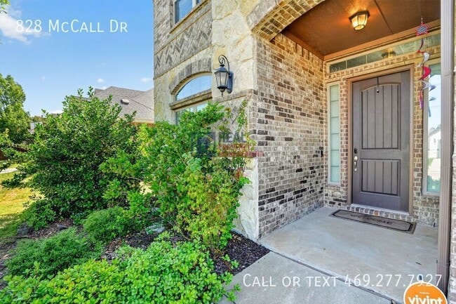 Building Photo - 828 McCall Dr