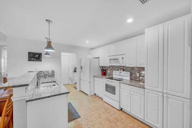 Building Photo - 1867 Sandhill Crane Dr