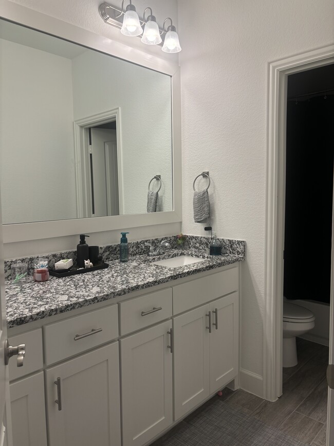 Building Photo - 245 Hidden Waters Dr