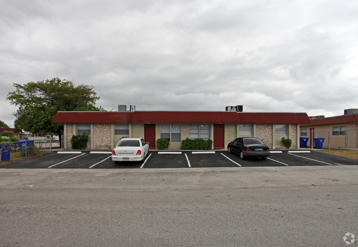 Building Photo - 7751 SW 10th Ct