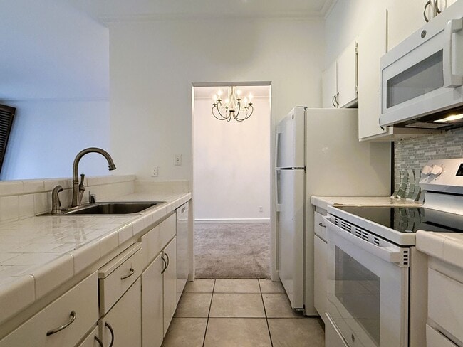 Top Floor Condo in Nob Hill - Top Floor Condo in Nob Hill