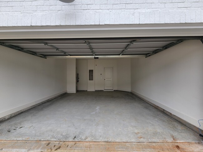 Garage - 110 Auburn Crossing Way