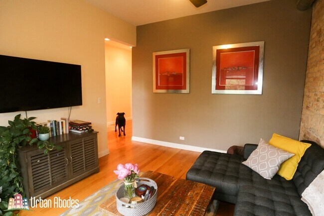 Foto del edificio - 1756 W Montrose Ave