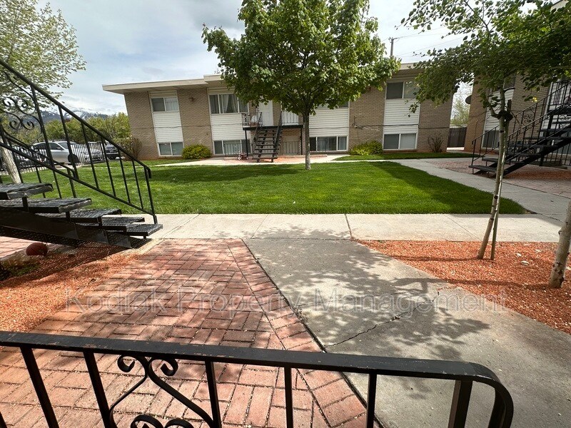 Primary Photo - 1525 N Marilyn Dr.