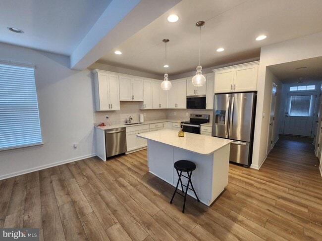 Building Photo - 477 Hillsdale Pl