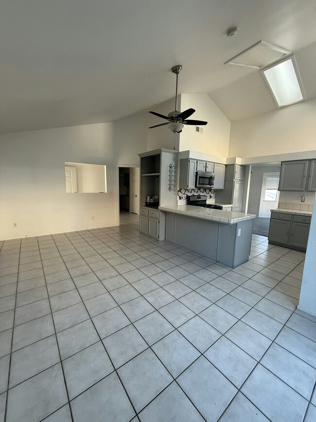 Building Photo - 1637 Trinity Way