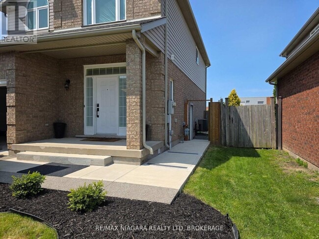 Building Photo - 8383 Heikoop Crescent