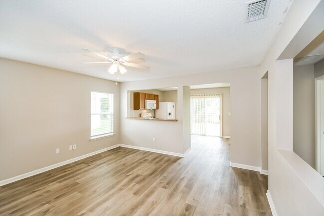 Foto del edificio - 957 Wynfield Cir