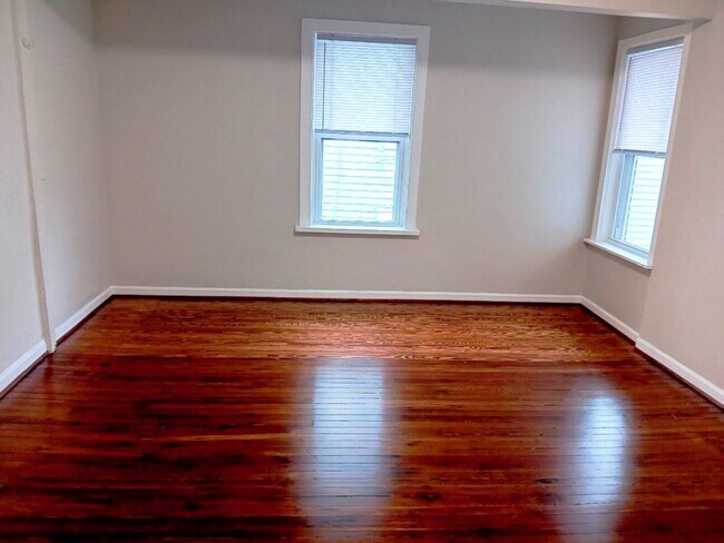 Sala de estar - 1609 Chapman Ave SW