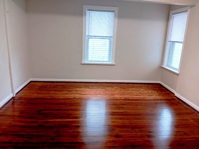 Living Room - 1609 Chapman Ave SW