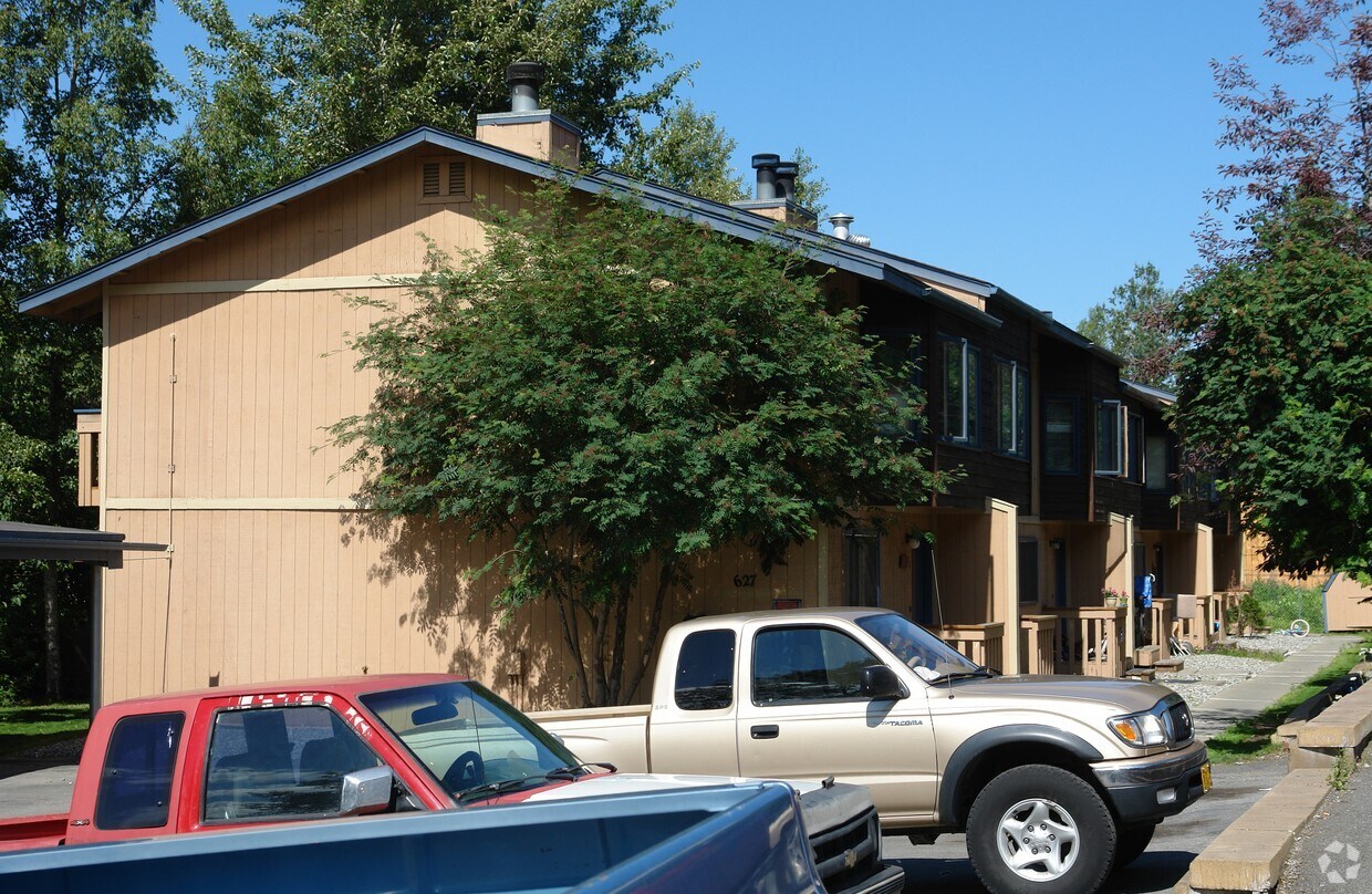 Primary Photo - 627-635 E 79th Ave