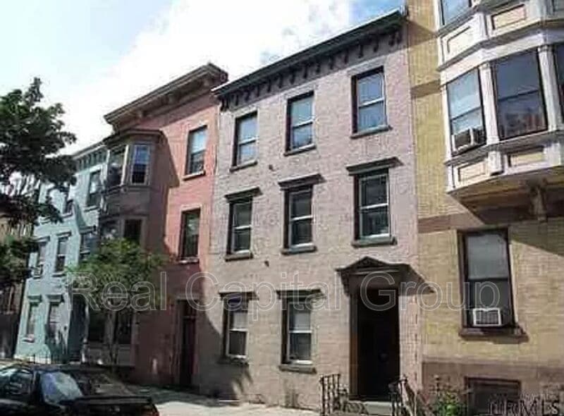 Primary Photo - 398 Madison Ave