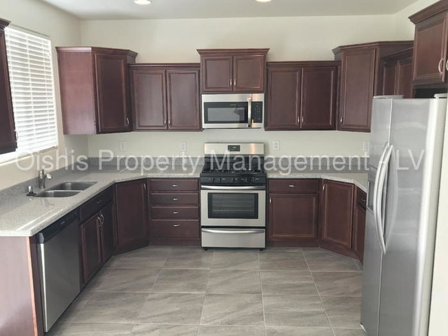 Building Photo - 4571 Sparwood Dr