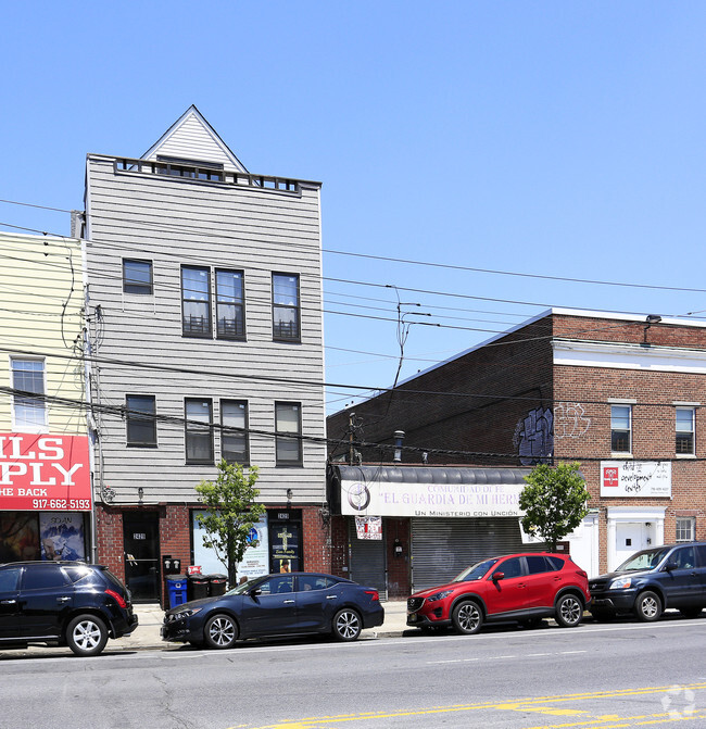 Building Photo - 2429 E Tremont Ave