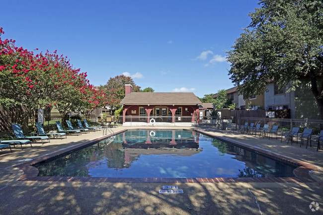 Pool - Park At Crestview