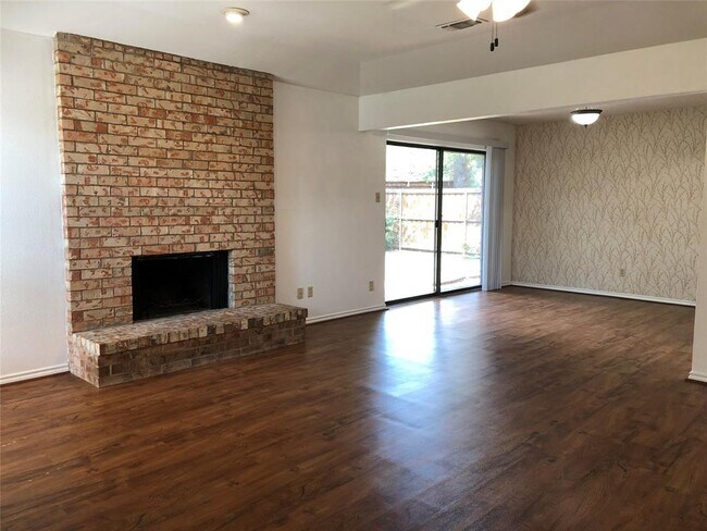 Foto del edificio - 2303 Garden Park Ct