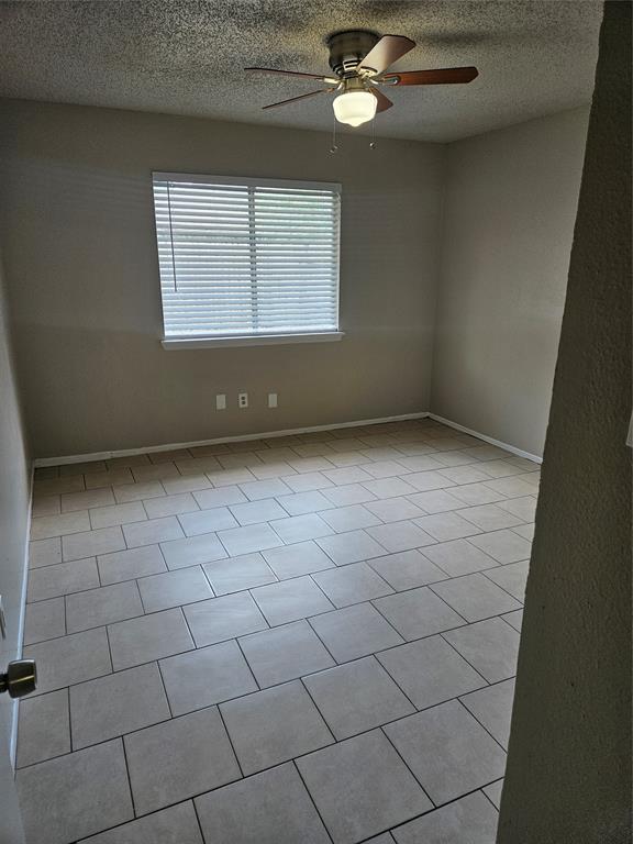 Foto del edificio - 10111 Wild Hollow Ln
