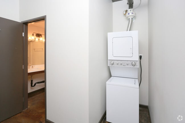 In-Unit Washer/Dryer - Square One