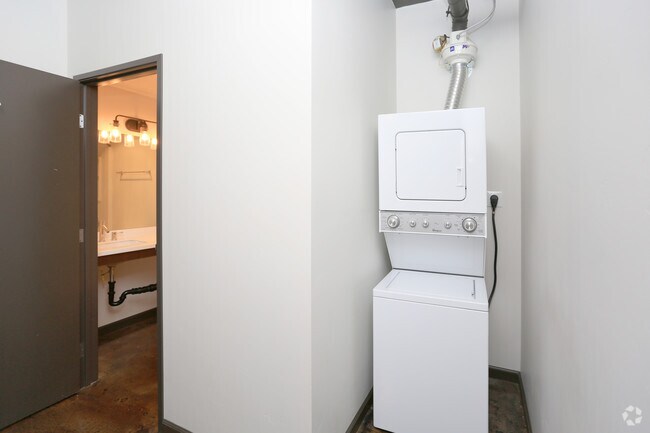 In-Unit Washer/Dryer - Square One