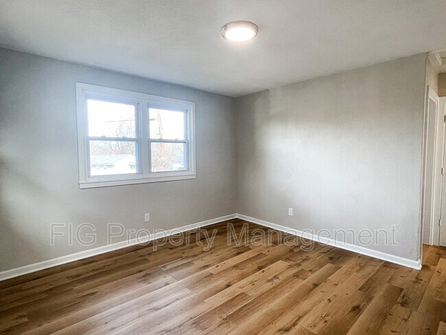 Building Photo - 297 S Benedict Ave