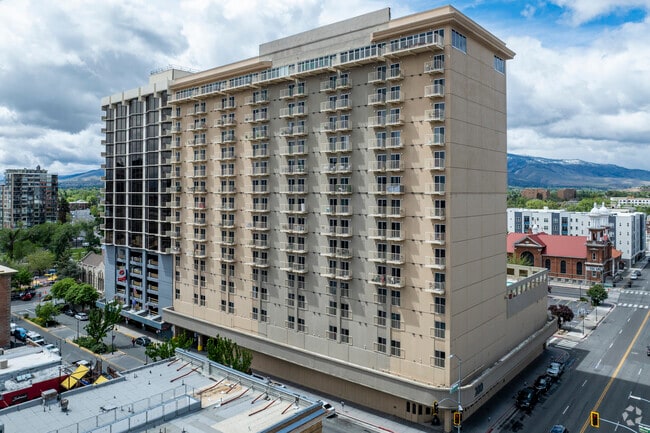 Residences at Riverwalk Towers