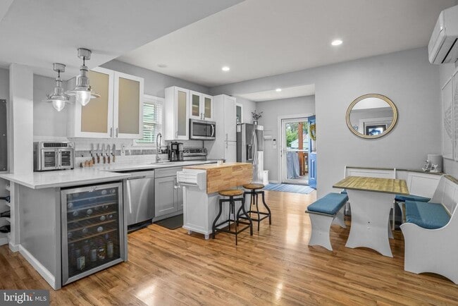 Foto del edificio - 6032 Melbourne Ave