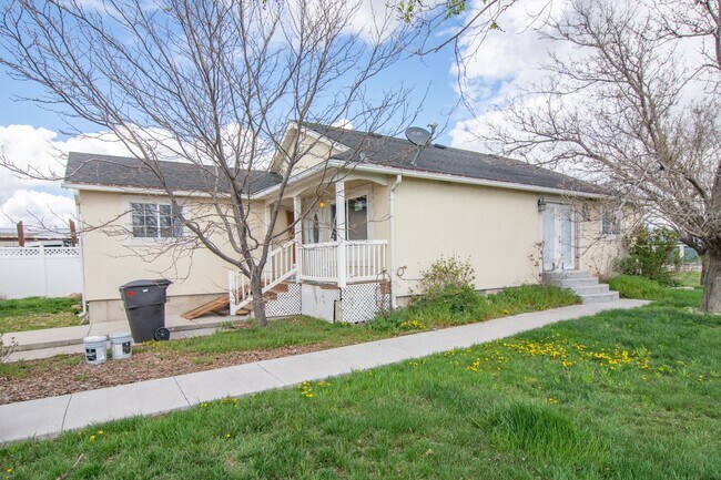 Foto del edificio - Fully Renovated Home + Shop + RV Parking in Tremonton!
