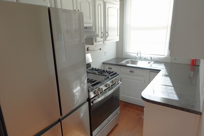 Building Photo - 15 Greeley Ave