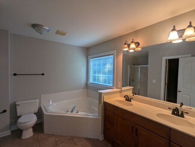 Foto del edificio - Oak Valley Golf Community in Advance, NC w...