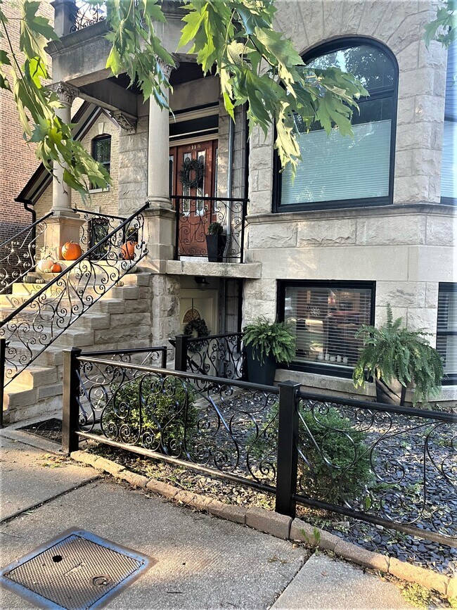 garden unit private entrance - 2118 W Schiller St