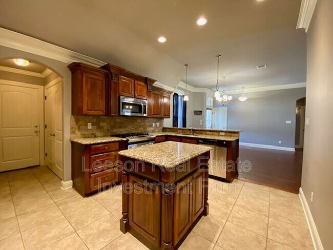 Building Photo - 703 Fox Den