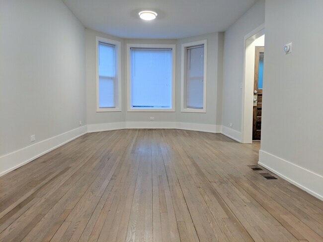 Building Photo - 2224 N Kimball Ave