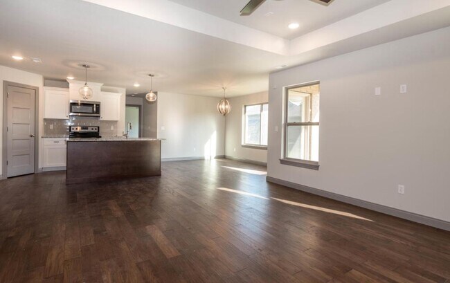 Foto del edificio - 5614 Bower Ln
