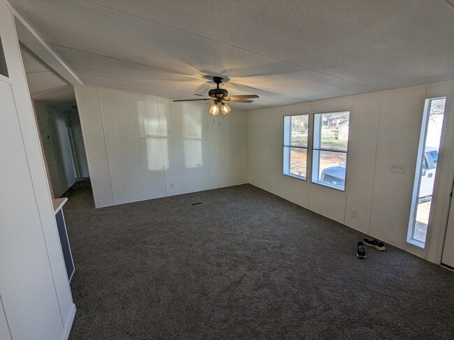 Living Room - 603 E Pine Ave