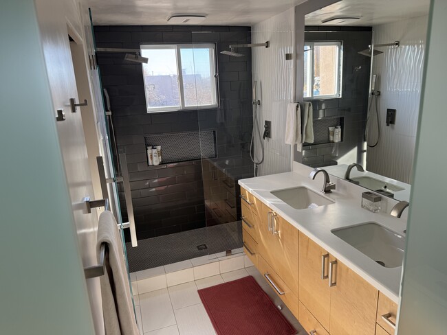 Building Photo - 1029 Cielo Azul St