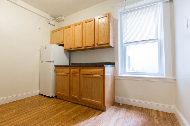 Foto del edificio - Brighton 2 bed split steps from Green Line, available now