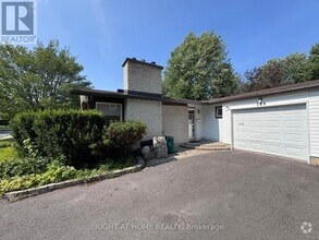Building Photo - 569 La Vérendrye Dr