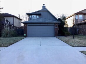 Building Photo - 2123 Lakecrest Dr