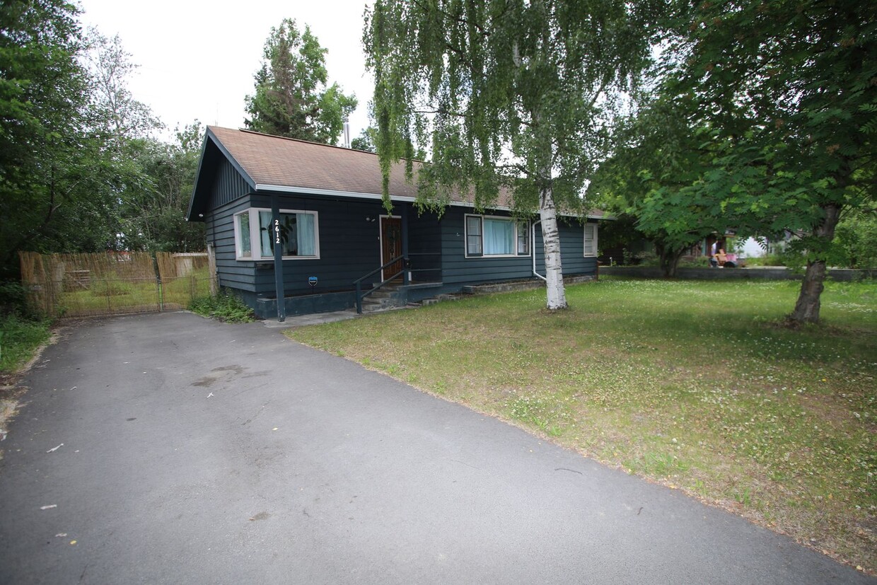 Primary Photo - Lovely 3 Bedroom 2 Bathroom!