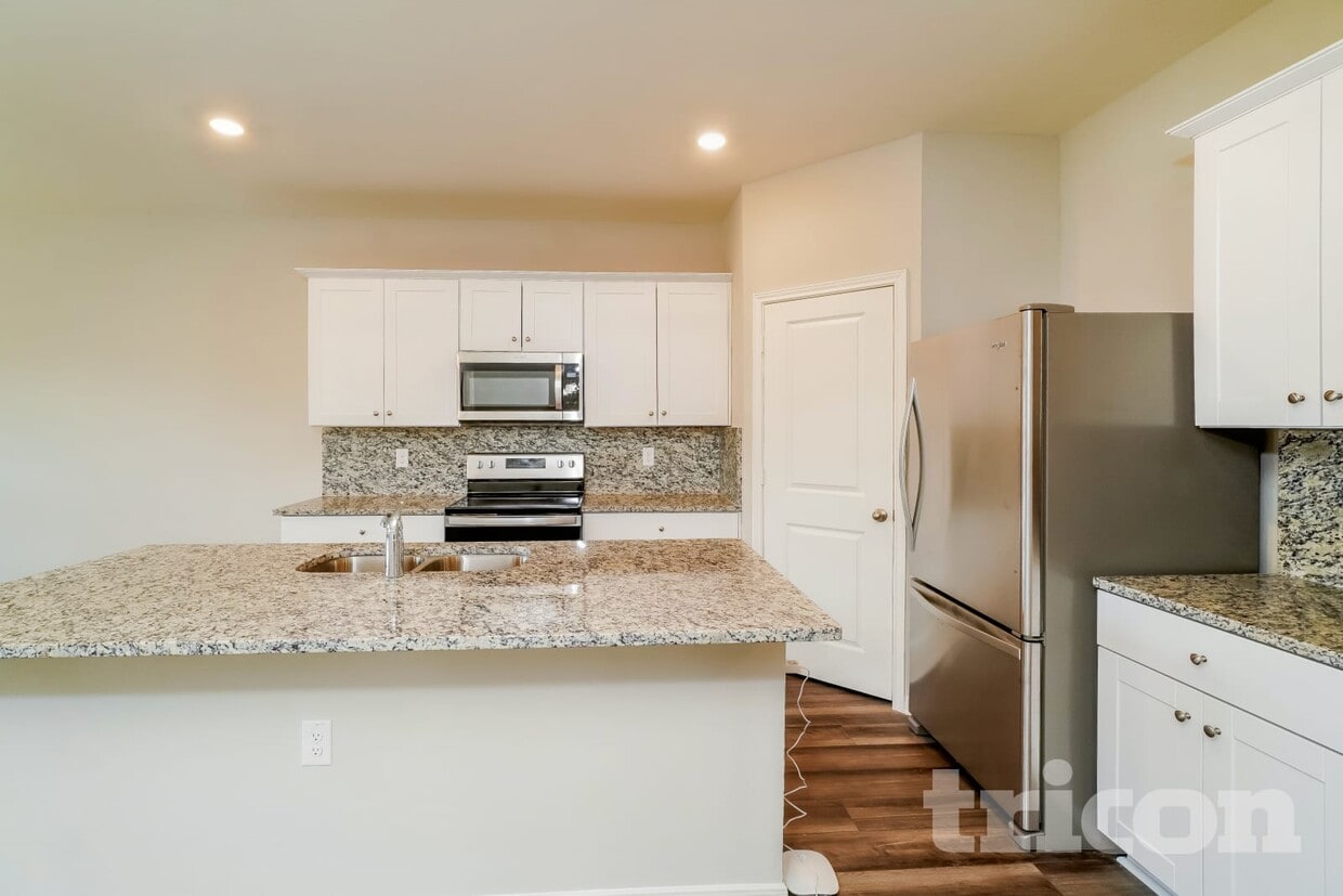 Primary Photo - 7411 Boa Holw