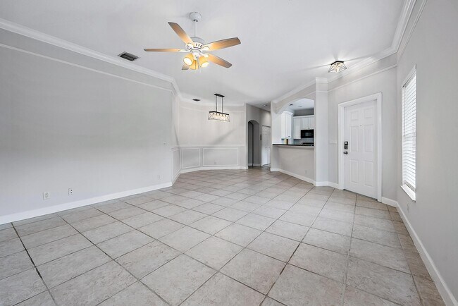 Building Photo - 2073 Cove Ln