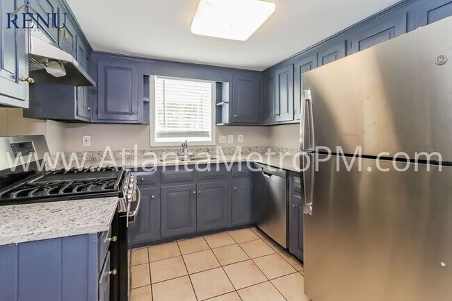 Building Photo - Now Available! 4 bedrooms 3.5 baths