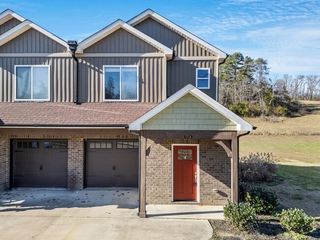 3 BR Townhome - 3 BR Townhome