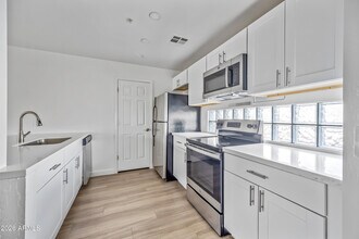 Building Photo - 3065 N 67th Ave