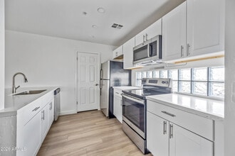 Building Photo - 3065 N 67th Ave