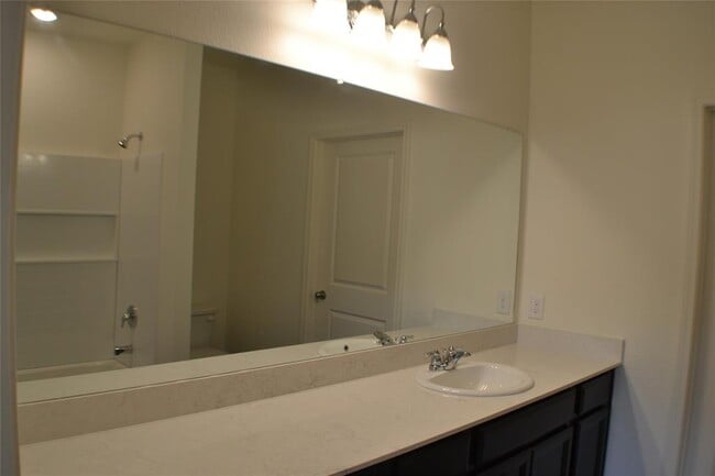 Building Photo - 824 Cedar Elm Dr